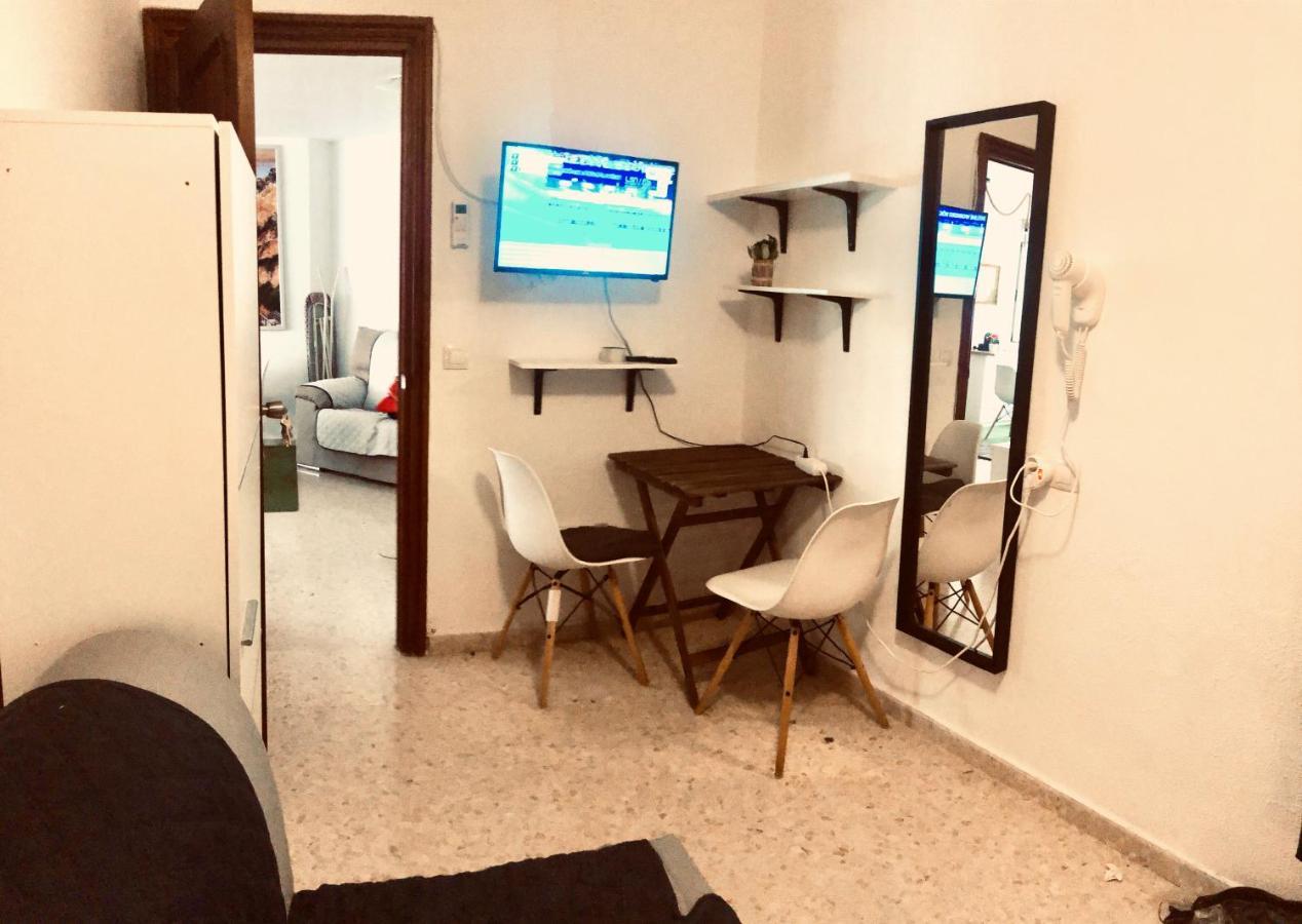 Low Cost Rooms Malaga River Exterior foto