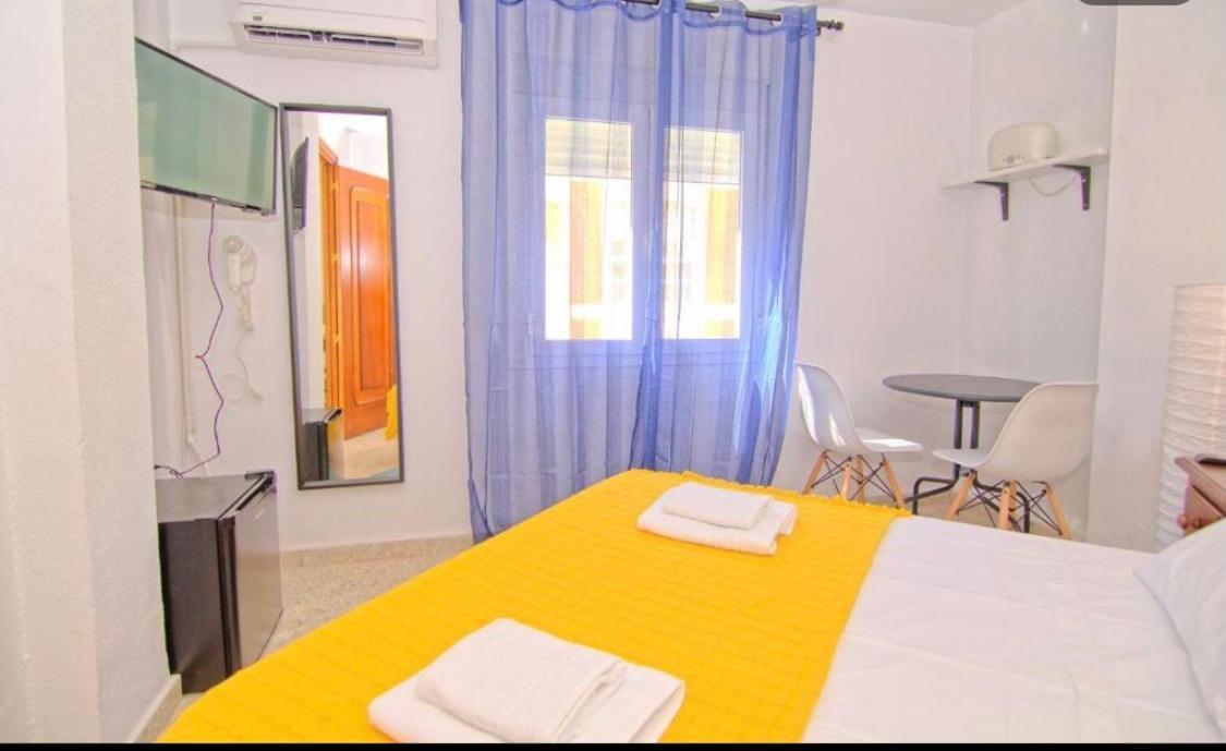 Low Cost Rooms Malaga River Exterior foto