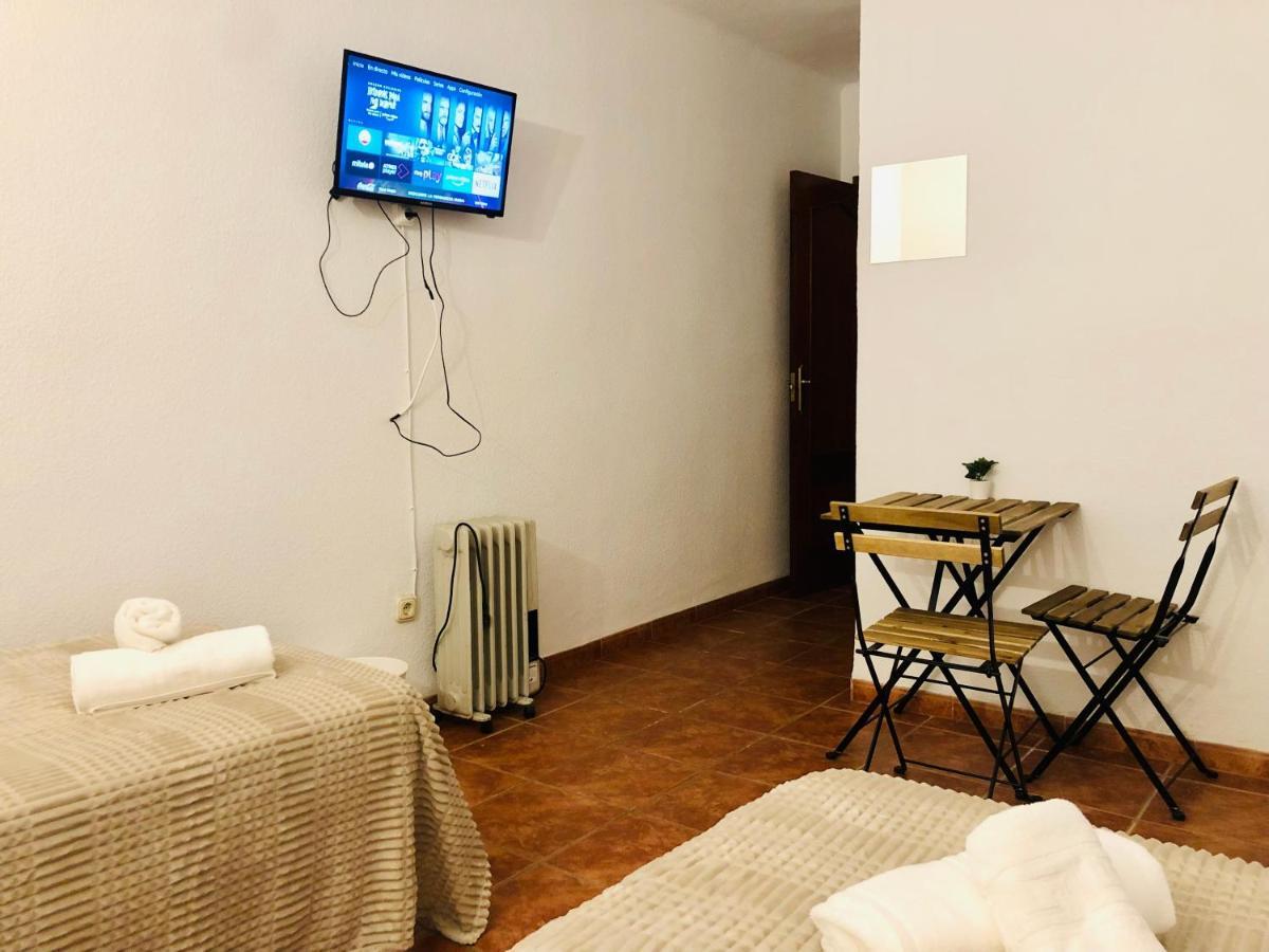 Low Cost Rooms Malaga River Exterior foto