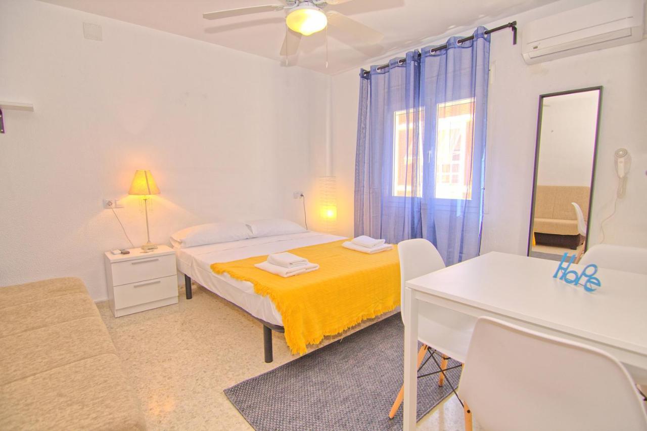 Low Cost Rooms Malaga River Exterior foto