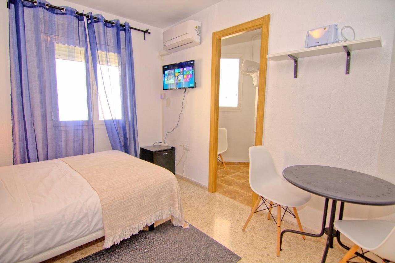 Low Cost Rooms Malaga River Exterior foto